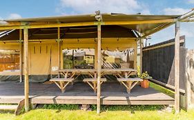 Beautiful Tent Lodge In Callantsoog With Garden